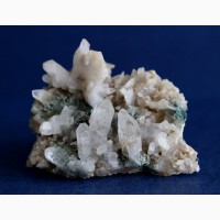 Друза кристаллов кварца с хлоритом