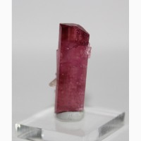 Кристалл розового турмалина с головкой, кварц