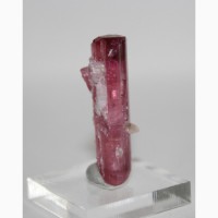 Кристалл розового турмалина с головкой, кварц