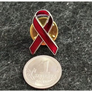 Значок Красная лента Франка Мура - символ борьбы со СПИД. Редкий