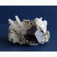 Сросток кристаллов галенита, кварца, пирита и кальцита
