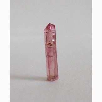 Турмалин розовый, кристалл с головкой