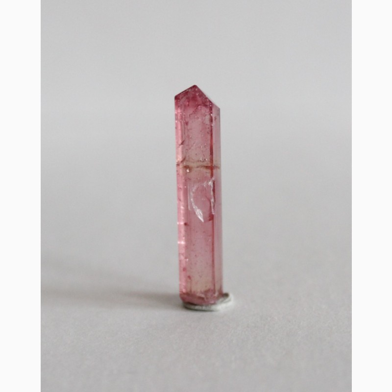 Фото 5. Турмалин розовый, кристалл с головкой