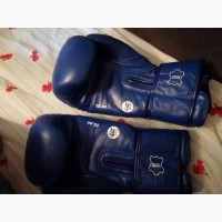 Перчатки с росписью знаменитого боксера
