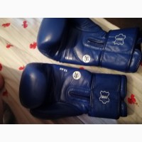 Перчатки с росписью знаменитого боксера
