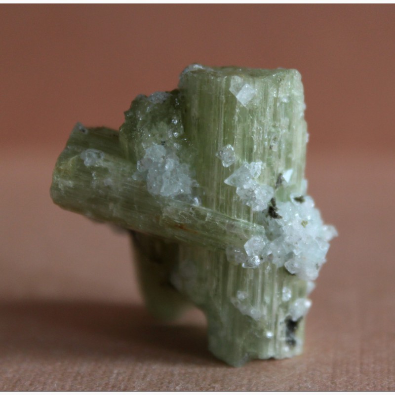 Фото 2. Сросток кристаллов берилла и топаза - 2