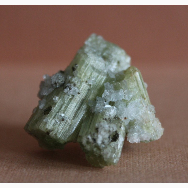 Фото 3. Сросток кристаллов берилла и топаза - 2