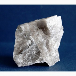 Айкинит в кварце, редкий минерал
